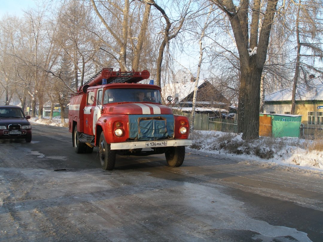 Спасатели МЧС России ликвидировали пожар в частном двухквартирном жилом доме в Тяжинском МО