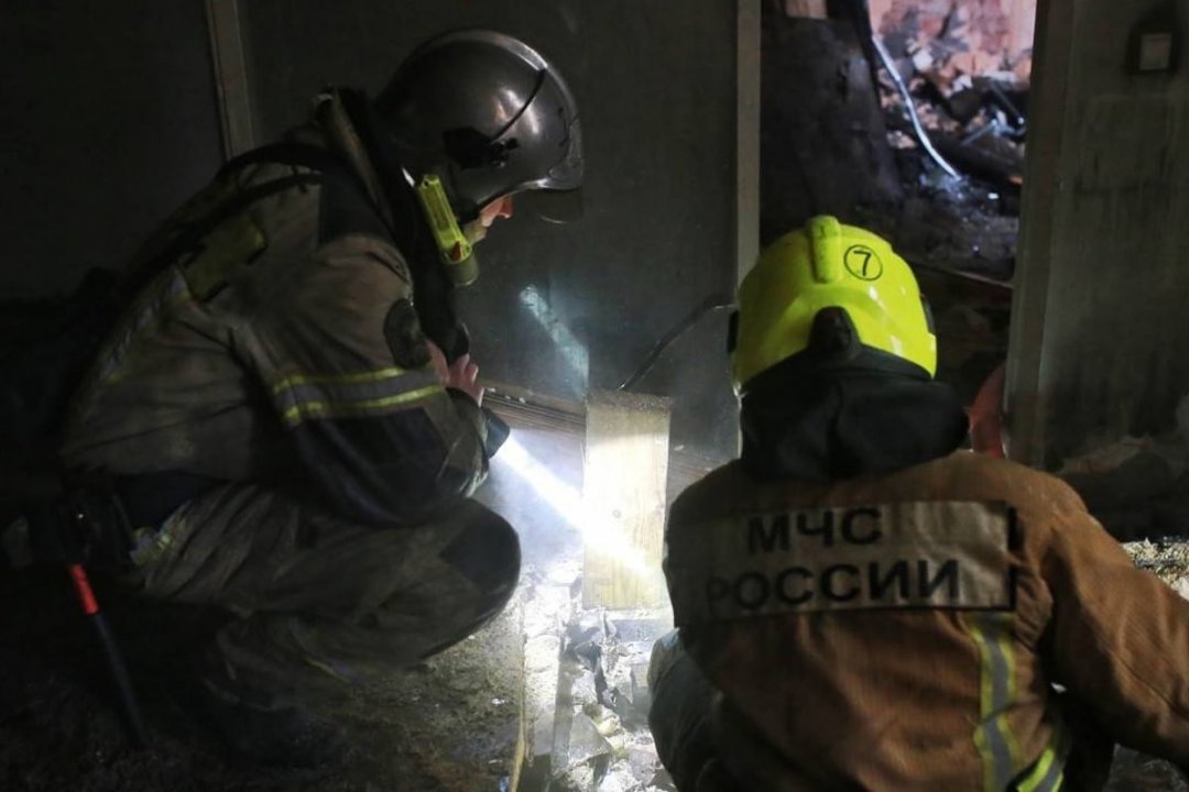 Спасатели МЧС России ликвидировали пожар в частной хозяйственной постройке в Тяжинском МО