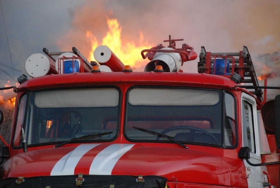 Спасатели МЧС России ликвидировали пожар в частном жилом доме, хозяйственных постройках в Тяжинском МО