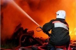 Спасатели МЧС России ликвидировали пожар в неэксплуатируемом строении в Тяжинском МО